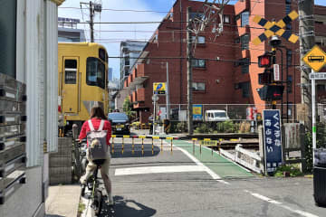 【東京街角クイズ】この写真、どこの踏切でしょう？