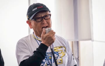 モリゾウ選手こと豊田章男会長、ニュル24時間決勝前にあいさつ 「これは次の20年のスタートの大事な2025年になる」