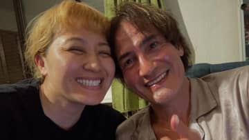 「後ろ姿は丸山桂里奈そっくり」2歳愛娘の水まきショットを本並健治が公開！元気に外で遊ぶ姿に「大きくなって」と反響