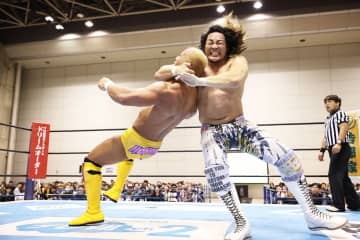 【新日本】棚橋弘至　本間朋晃との11年ぶり一騎打ち快勝＆〝本間のメッセージ〟奇跡的に聞き取れる