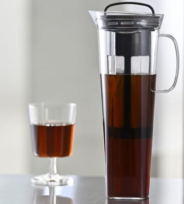 HARIO、横置きできる密閉構造の新・水出しコーヒーポット発売　素材にガラスではなくトライタンを採用