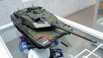 「1/16RC ドイツ連邦軍主力戦車 レオパルト2 A7V フルオペレーションセット」、転輪と履帯以外は全て新金型部品「レオパルト」の最新型！【タミヤ撮り下ろし】