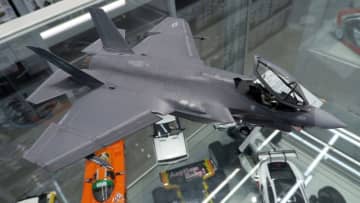 「1/48 ロッキード マーチン F-35C ライトニングII」、A、Bに続きF35Cも1/48に登場【タミヤ撮り下ろし】