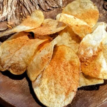 魚介風味の旨辛コンソメポテトチップス！市販のポテトチップスにコレをかけるだけ！