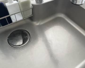 ニオイやヌメリをブロック！簡単「キッチンの排水口＆シンク」の徹底掃除方法