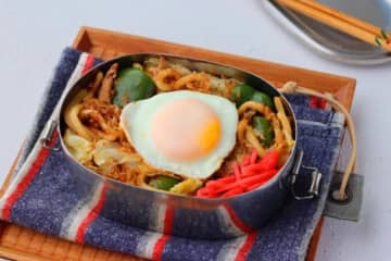 ごはんがない朝に◎時短＆簡単「ソース焼きうどん」「目玉焼き」2品弁当