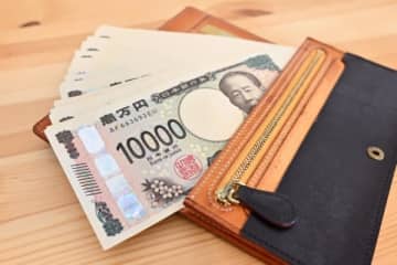 「食パンのみで1か月過ごしました」15万円を失った男性、今度は25万円拾って謝礼を辞退「焼肉でも食べて」