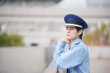 炎天下で警備員がフラフラ…スーパーの異常な光景「水と塩を渡そうとしたら断られた」