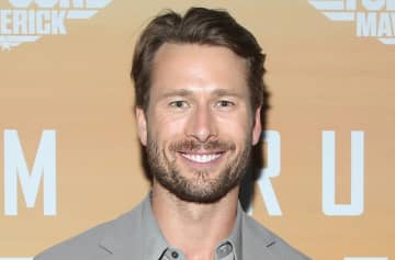 グレン・パウエルがロン・ハワード監督の新作で消防士役に