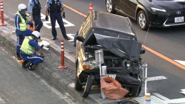 乗用車が縁石に乗り上げバス専用レーンにいたバスに追突…乗用車の運転手1人けが命に別条なし　東京・練馬区