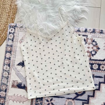 【GUの990円】知ってる？ 今っぽさ抜群の「花柄キャミソール」レビュー