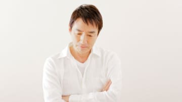 〈年金月20万円〉72歳父の「大丈夫」が心配で…45歳長男が実家で見つけた「督促状の山」に絶句「もっと早く気づいたら」