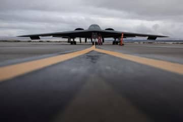 米ステルス爆撃機Ｂ２が西方へ移動、トランプ氏は軍事的選択肢の検討進める