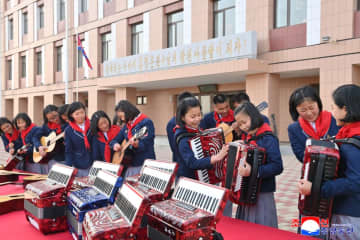 ありがた迷惑な楽器たち──金正恩が贈った学校備品の末路