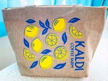 売り切れ続出！パッと目を惹く、限定「麻風レモン柄バッグ」
