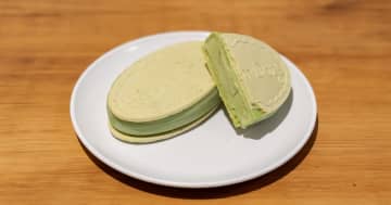 抹茶と相性が良いベリーの酸味がアクセントに！ハーゲンダッツ クリスピーサンド「抹茶ベリー」をレビュー！