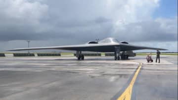 レーダーに捕捉されずに世界中を飛行、１機２９００億円　ステルス爆撃機Ｂ２とは