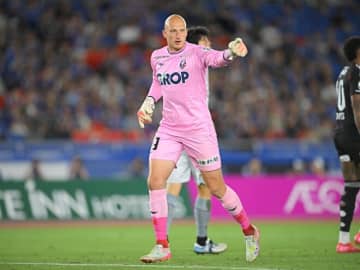 VARでドグソの確認→退場なし。判定を待った岡山GKスベンド・ブローダーセンの心境は？「会場のスクリーンを見て“ヤバイ”と...」