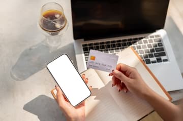 クレジットカードを使うと通知メールが来ます。何も買っていない日にもメールが来たのですが「不正利用」でしょうか？