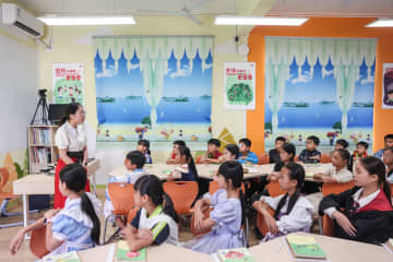 童話で育む子どもたちの創造性　中国海南省