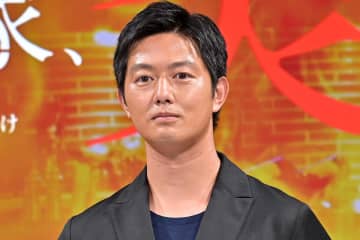 工藤阿須加「カラコンではございません」　瞳の色にファン「綺麗な目」「かっこよすぎ」