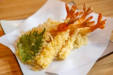 小麦粉で簡単「サクサク天ぷら」の作り方。使うのは、天ぷら粉ではなく“アレ”だった【レシピ】