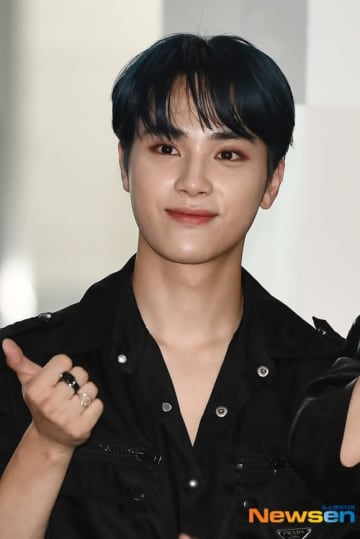 “THE BOYZ脱退”チュ・ハンニョン、密会報道うけ…不当な契約解除訴え「極端な選択もよぎった」
