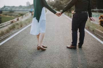 「なんでそうなるの？」恋愛心理学　沈黙・LINE・褒め言葉…全部男女で"感じ方"が違ってた　沈黙は拒否じゃない？