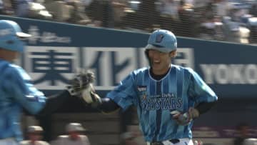 DeNA度会隆輝が激走！相手のミス絡み1周駆け抜ける　相手投手はぼう然