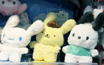 「サンリオ、飛ぶ5秒前」犬組ぬいの耐風3ショットに15万いいね　強風すぎて表情が限界「全員耐えてるのに笑う」