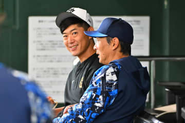 【巨人】内海哲也投手コーチが〝古巣〟西武の西口文也監督を表敬訪問