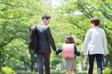 娘には新しい家族できていて…育児放棄と借金で全てを失った女性が8年の贖罪の日々の後に突きつけられた「厳しくて温かな現実」