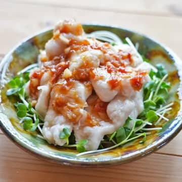 【鶏むね肉と梅干しあったら作ってみるべし！】「暑い日でも箸が止まらん！」「これは夏の救世主！」アッという間になくなるさっぱりおかずレシピ4選