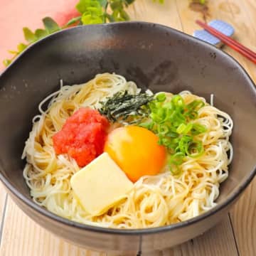 【そうめんは冷やさないほうがおいしい？】「うどんじゃなくても、アリ！」「夏バテでもペロっといける」そうめんの絶品アレンジレシピ