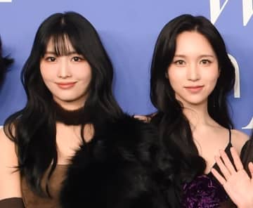 「TWICE」モモ・ミナの“そっくり”双子コーデにSNS歓喜「めっちゃ似てる！！」「一瞬誰かと思った！」