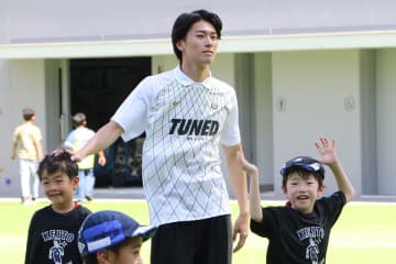 中村敬斗がサッカーを始めたきっかけ「兄がボールを蹴ってて」…近づく憧れの場所「生き残りがかかってる」