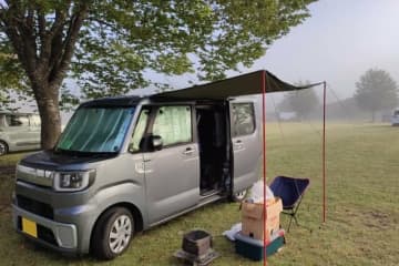【車中泊アウトドア】面倒なのはイヤ！　ズボラ “全然OK” の「カーサイドタープキャンプ」メリット＆デメリット