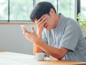 「既読スルーは失礼だし」「催促されてる？」業務時間外や休日に届く“お仕事”LINEの迷惑度