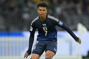 東京Vユースの試合を見守る藤田譲瑠チマの姿があった。幸せな関係は今も続く、“よみうりランドの伝統”が後輩たちに与える影響