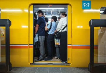 満員電車『イラッ』1位は…？調査で分かった通勤ストレスの正体