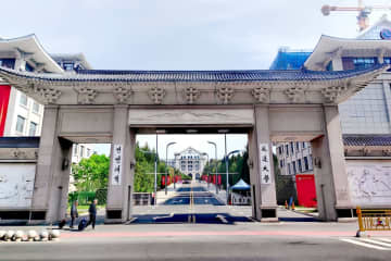 延辺大の卒業式で食堂のおばさんがスピーチ、多くの卒業生が涙―中国
