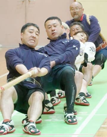 茨城オープン綱引大会　ひたちなかで県内外7チームが熱戦
