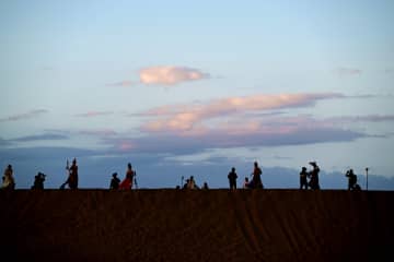 鳴沙山・月牙泉風景区で夕焼けを観賞　中国敦煌