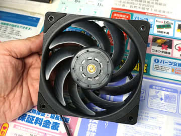 液晶ポリマーブレード/日本製ベアリング採用の大風量・高静圧120mmファン