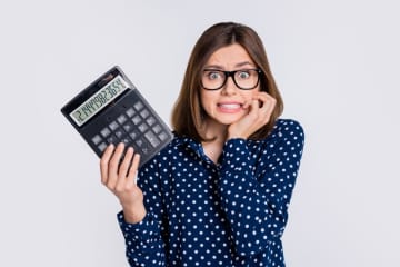 1人暮らしで「年収300万円」なのですが、生活が厳しいです…。どれくらいの年収になれば生活は「楽」になりますか？