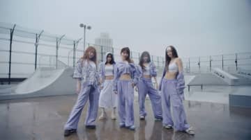 LE SSERAFIM、タイトル曲「DIFFERENT」パフォーマンス映像を公開！息の合った振り付けに注目
