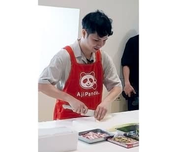 味の素「うま味体験館」10周年イベント 目隠し調理体験で「多様性」学ぶ