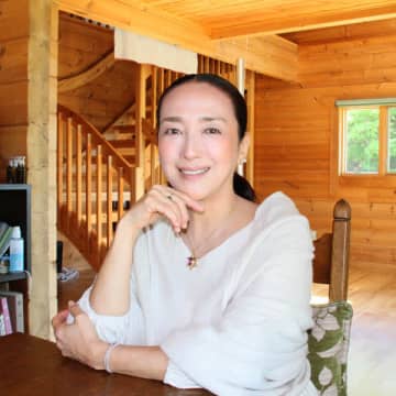 元女優・宮崎ますみさんは6年前から八ヶ岳山麓に移住しコメ作り 田植えも稲刈りも全部手作業【あの人は今こうしている】