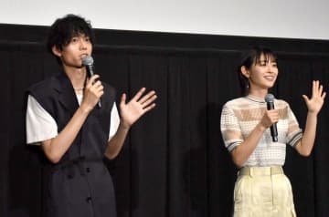 夢に突き進む姿見て　映画「この夏の星を見る」試写会　茨城・土浦三高モデル　出演者2人があいさつ