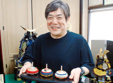 伊達政宗や真田幸村の甲冑をイメージしたこま…埼玉で最強の縁起物が完成　五月人形の甲冑を製造、越谷の製作所が販売　甲冑づくりの技術生かし、回した時の美しさにもこだわり